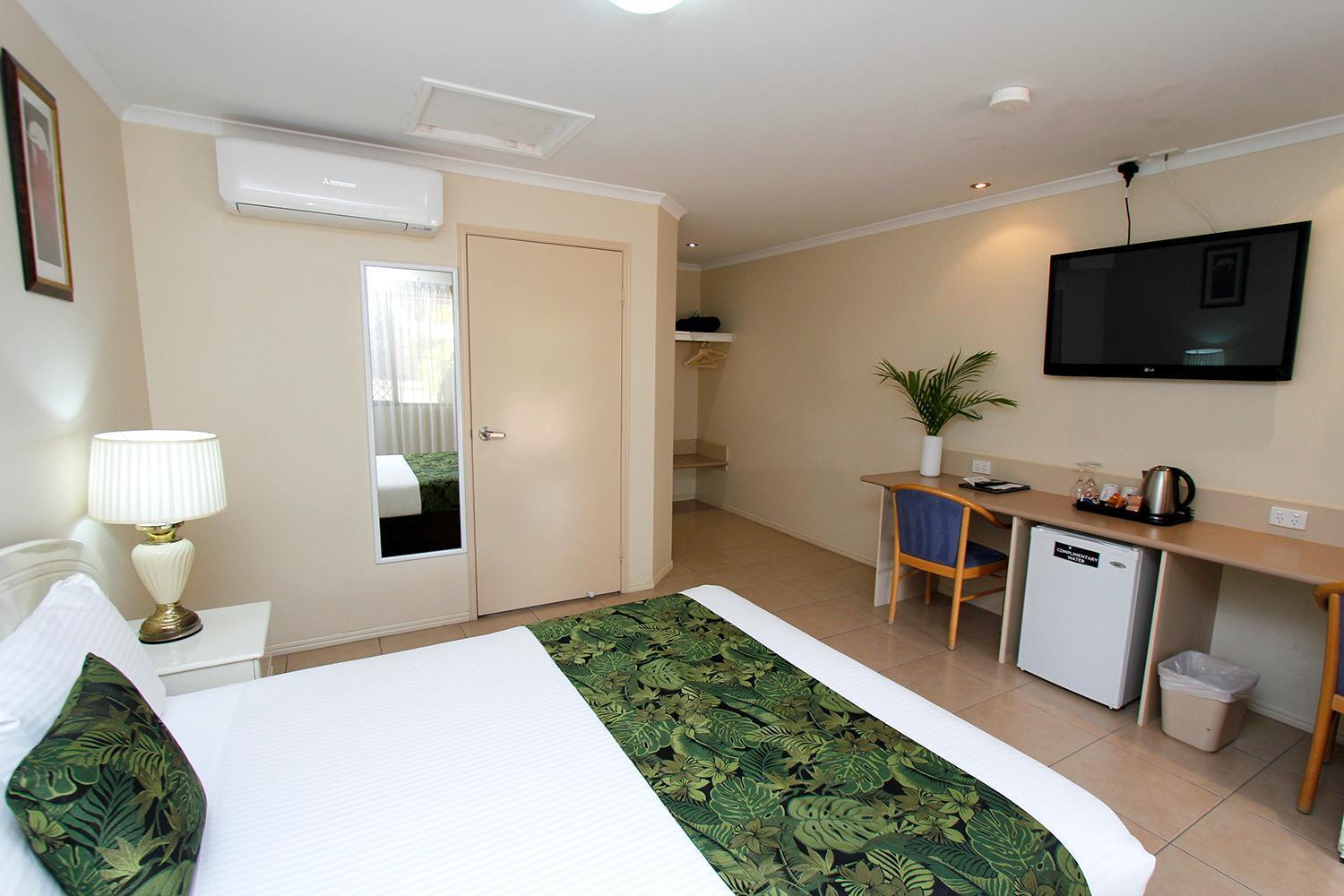 The Palms Motel Чинчилла Экстерьер фото
