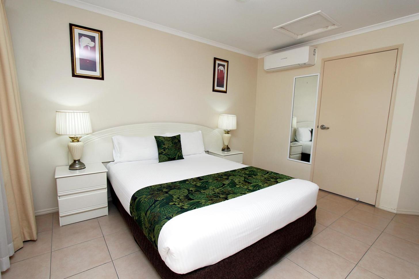 The Palms Motel Чинчилла Экстерьер фото