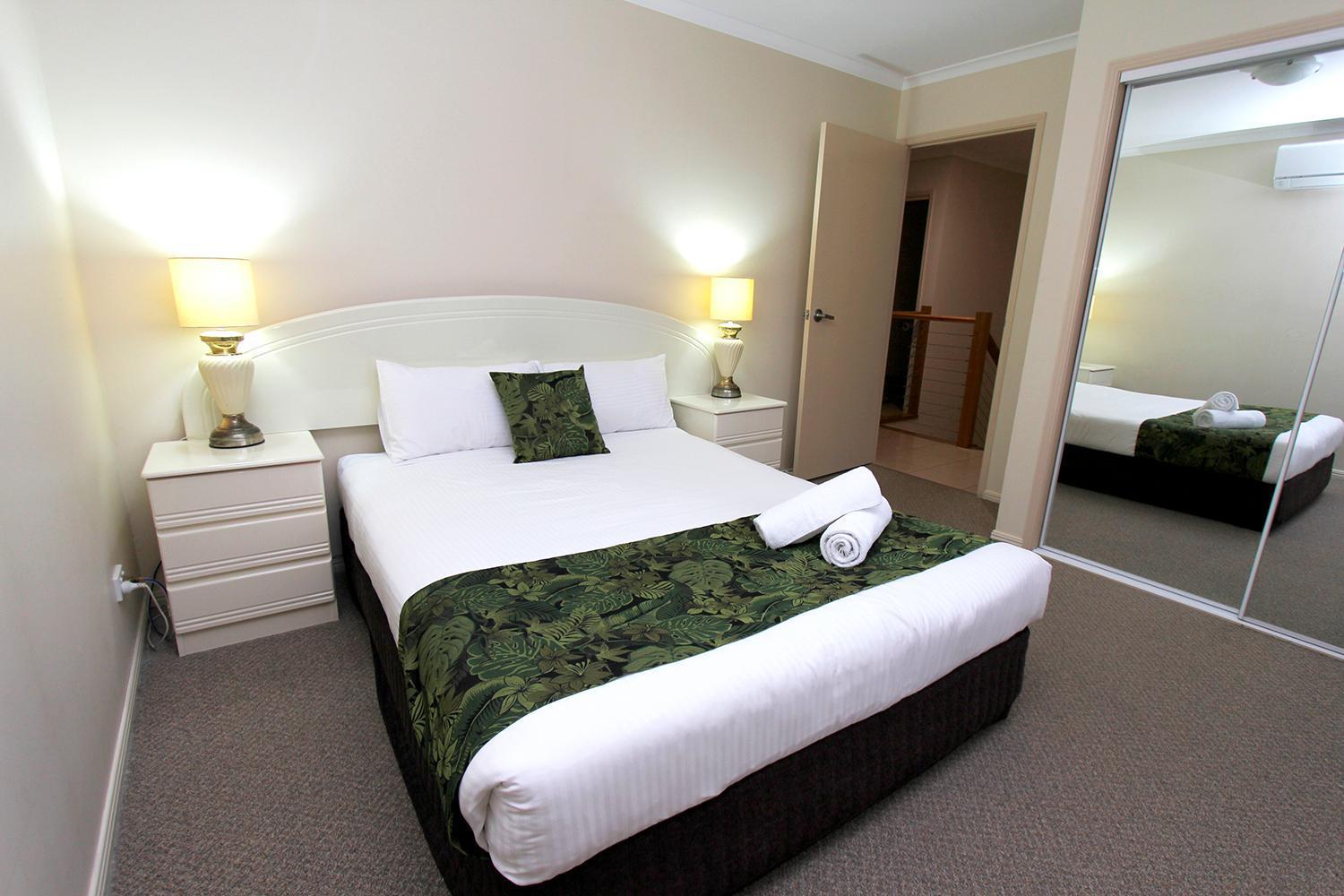 The Palms Motel Чинчилла Экстерьер фото