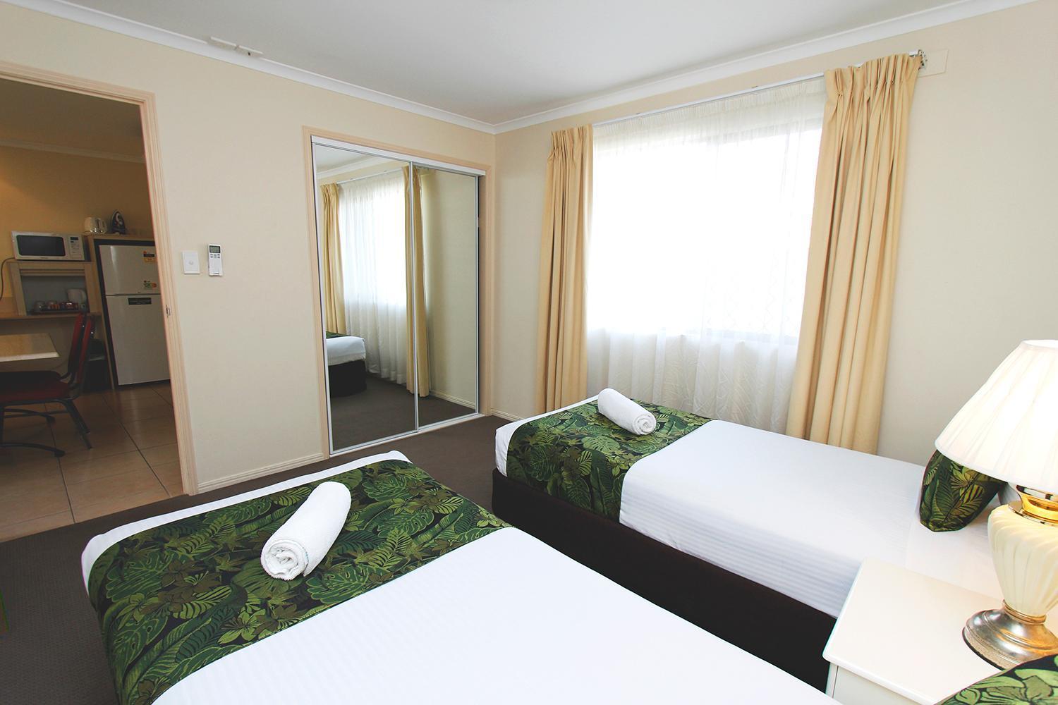 The Palms Motel Чинчилла Экстерьер фото