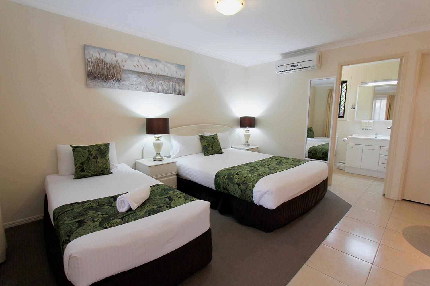 The Palms Motel Чинчилла Экстерьер фото