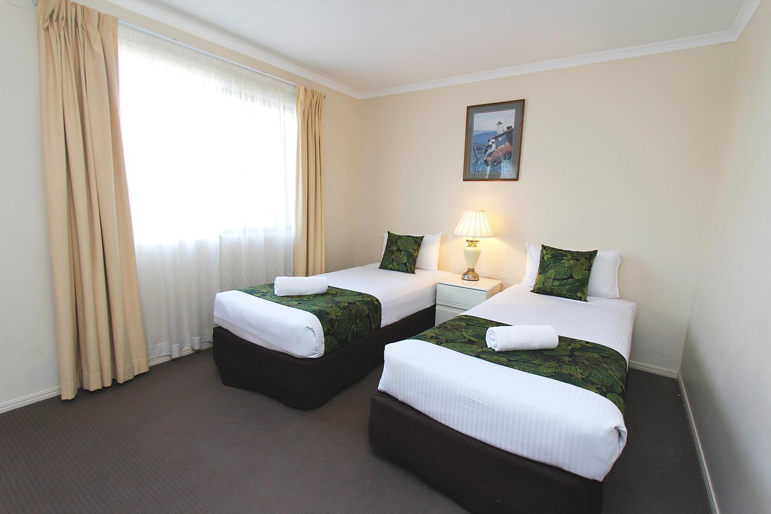 The Palms Motel Чинчилла Экстерьер фото