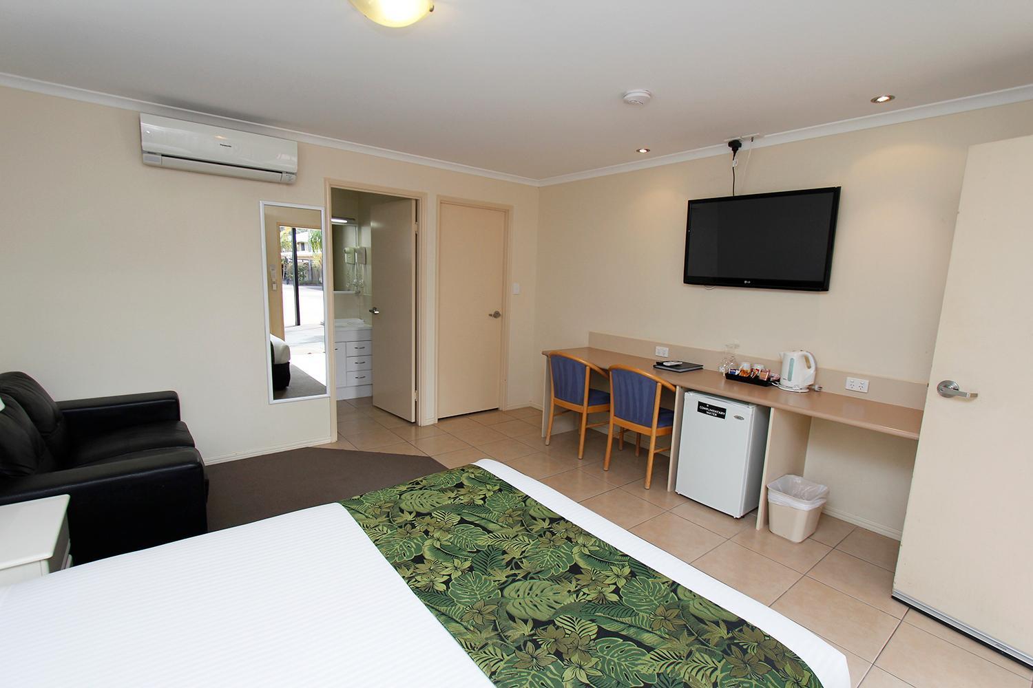 The Palms Motel Чинчилла Экстерьер фото