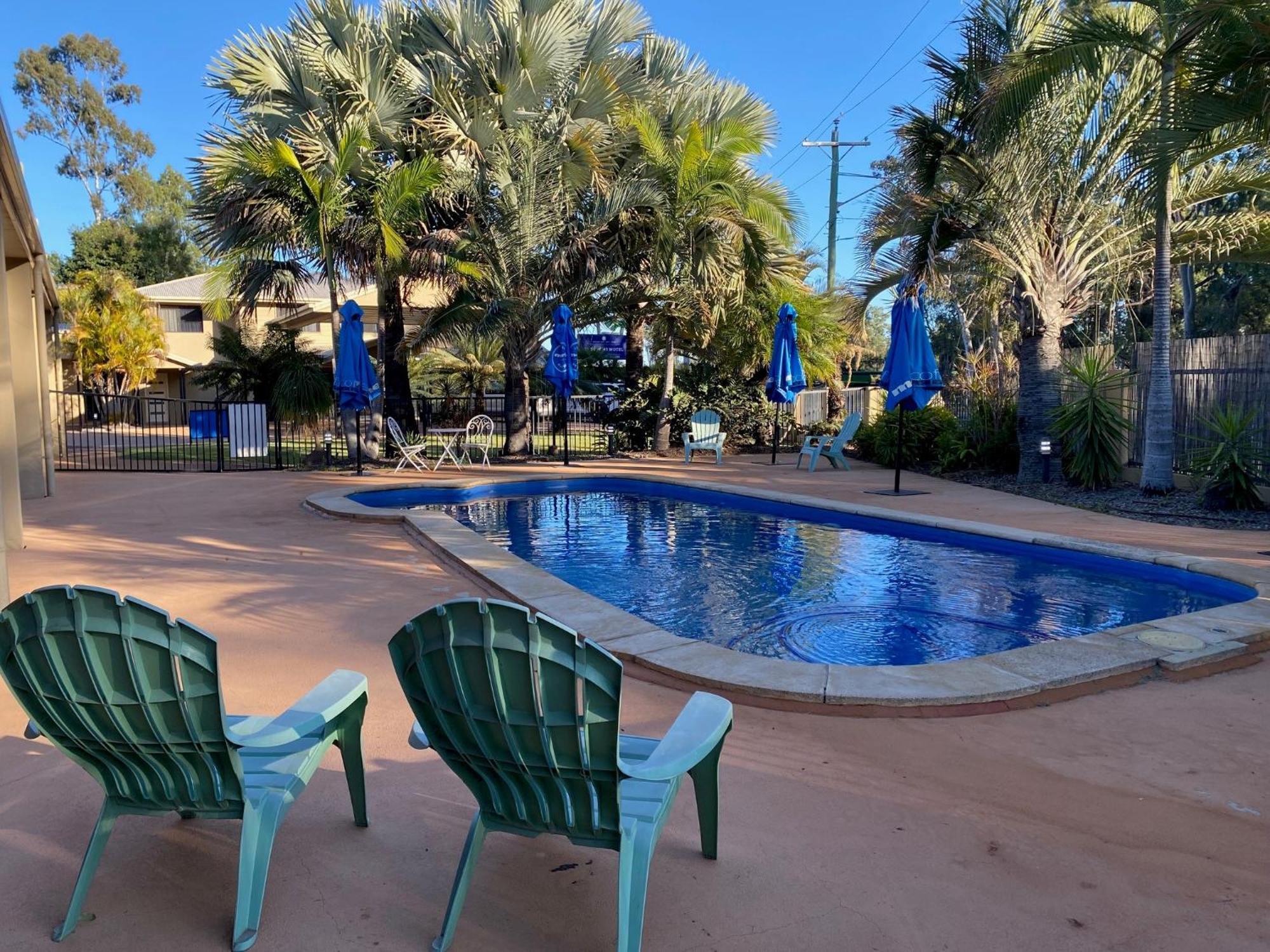 The Palms Motel Чинчилла Экстерьер фото