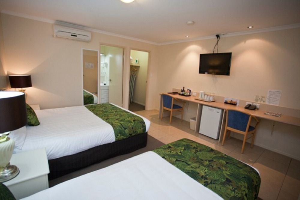 The Palms Motel Чинчилла Экстерьер фото
