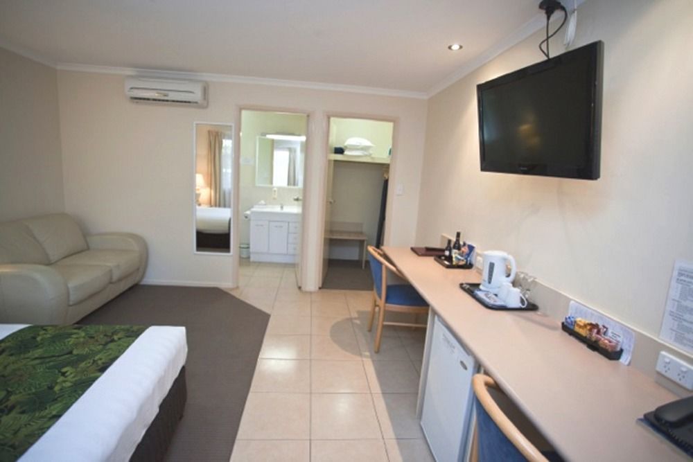 The Palms Motel Чинчилла Экстерьер фото