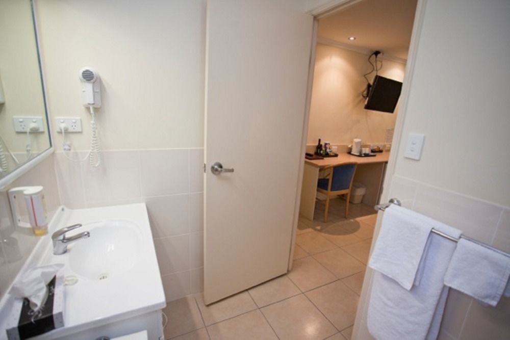 The Palms Motel Чинчилла Экстерьер фото